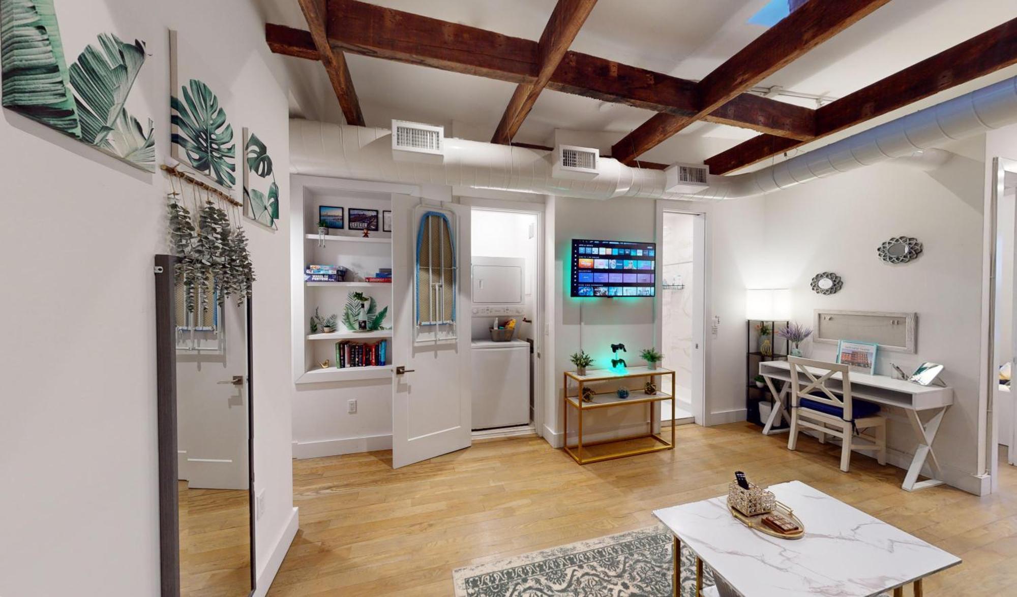 Chic Penthouse 15 Minutes From Nyc - Bus Stop At Doorstep Хобокен Экстерьер фото